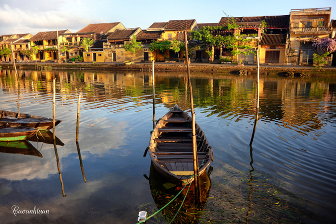 [-]Ảnh[-]độc[-]đáo[-]về[-]dòng[-]sông[-]Hoài[-]bình[-]yên[-]giữa[-]phố[-]cổ[-]Hội[-]An